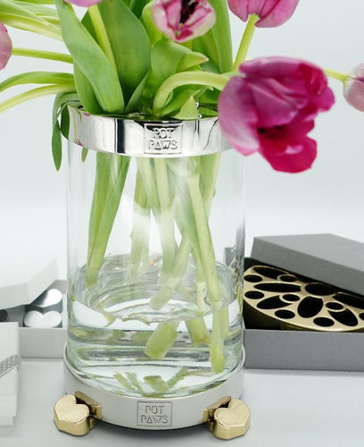 Glasvas och ljuslykta – en stilren kombination i din inredning